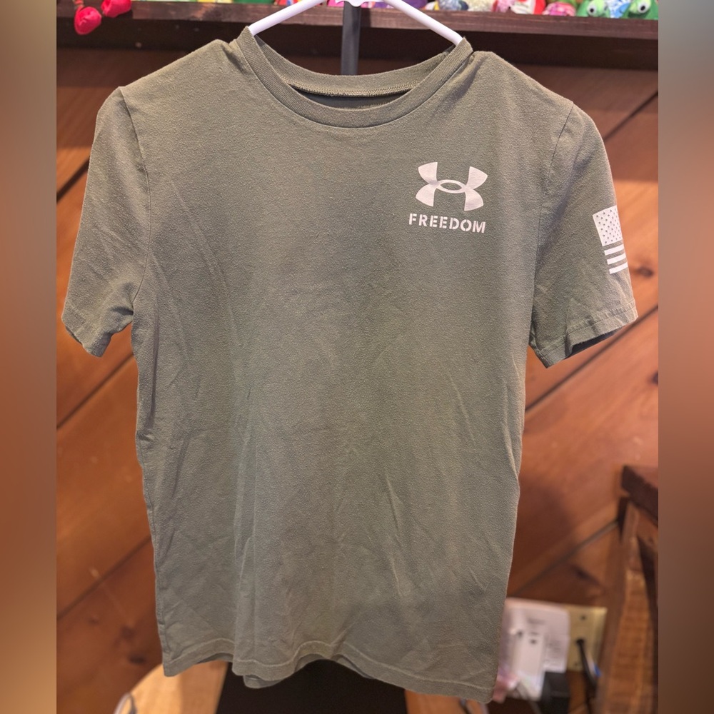 Under Armour Loose Fit T-Shirt in Olive